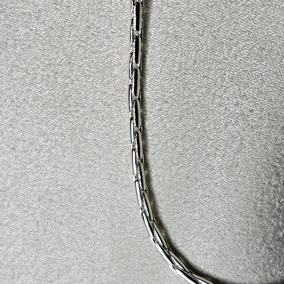 Beautiful Sterling Silver Razor Chain - Picture 6 of 11